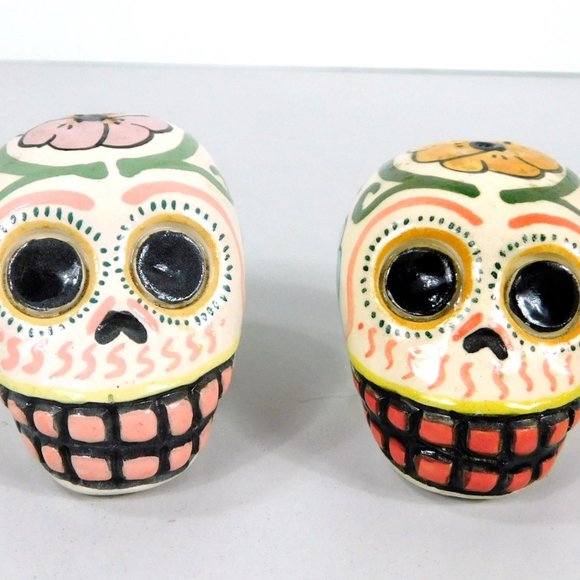 Day of the Dead, Skulls Salt & Pepper, Shaker Set, Ceramic Flowers, Pre-owned - Picture 1 of 9
